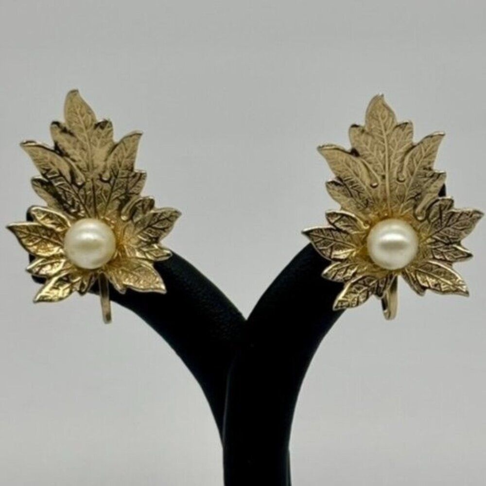 Vintage Gold Plated Earrings Leaf W/Center Prong-Set Faux 7mm Pearl, Screw-Backs